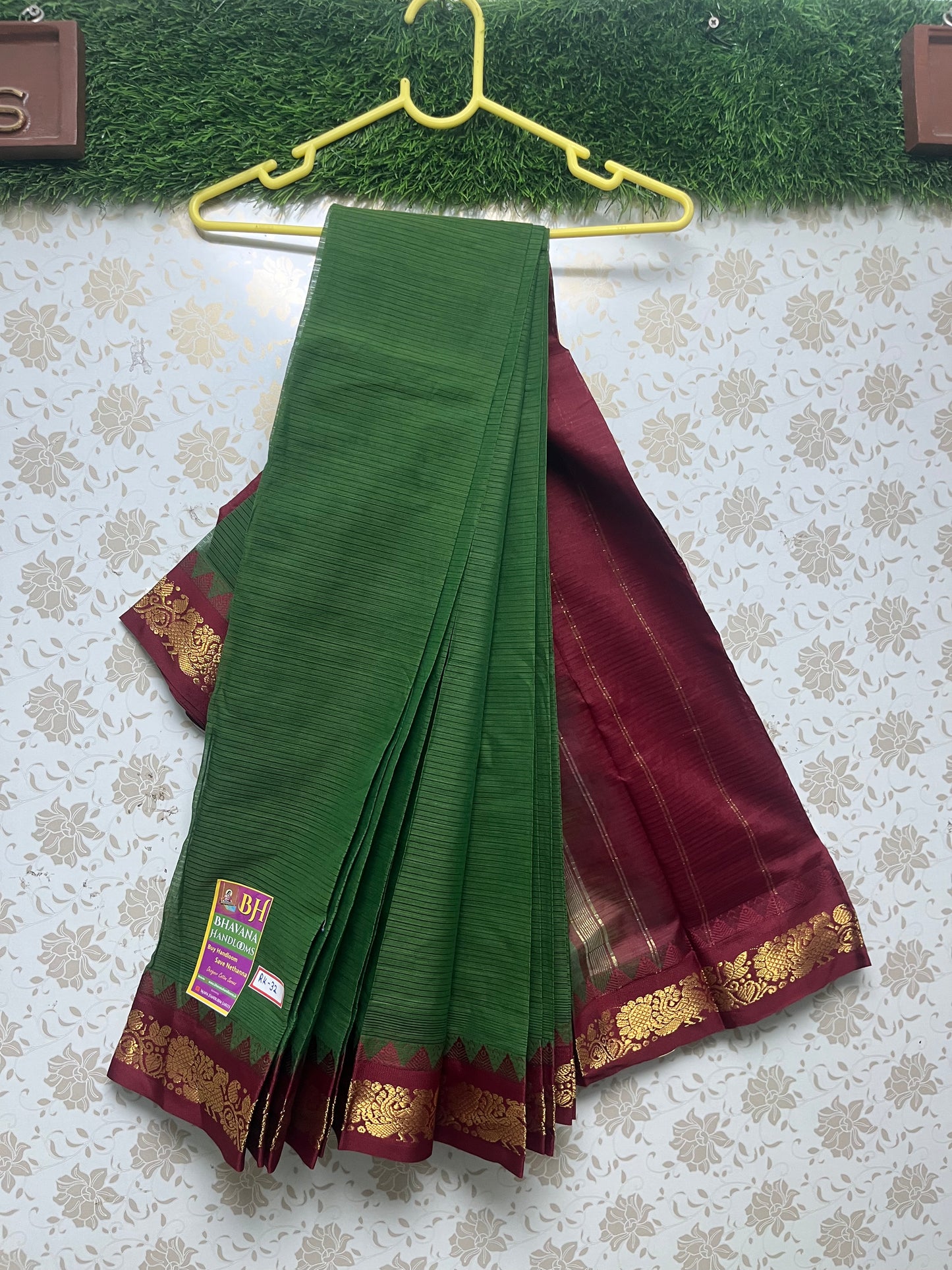 Mini Gadwal Handloom Cotton Saree With Green and Maroon Border