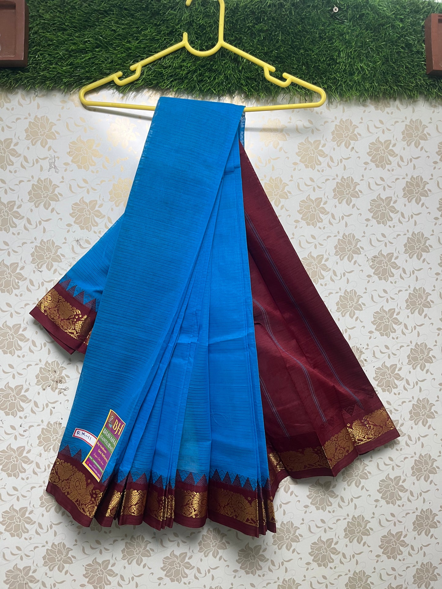 Mini Gadwal Handloom Cotton Saree With Blue and Maroon Border