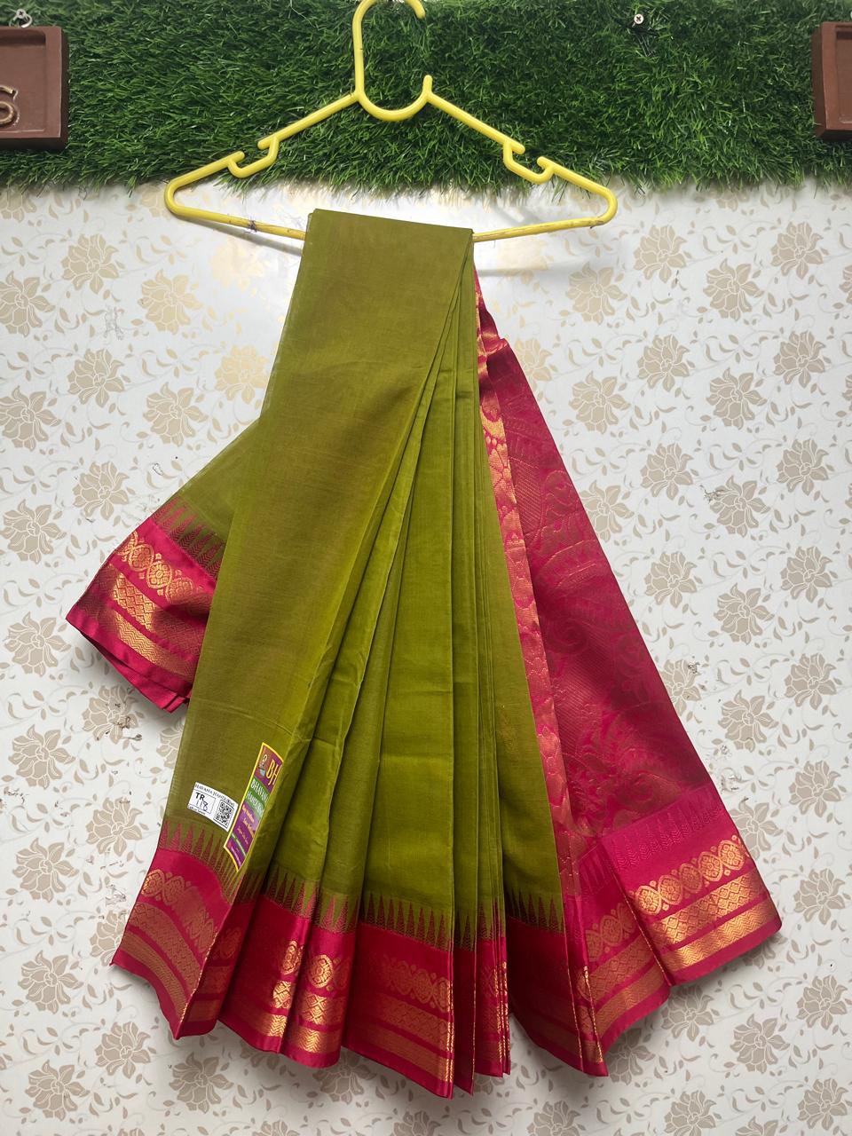 Gadwal Handloom Cotton Saree with Pink Border