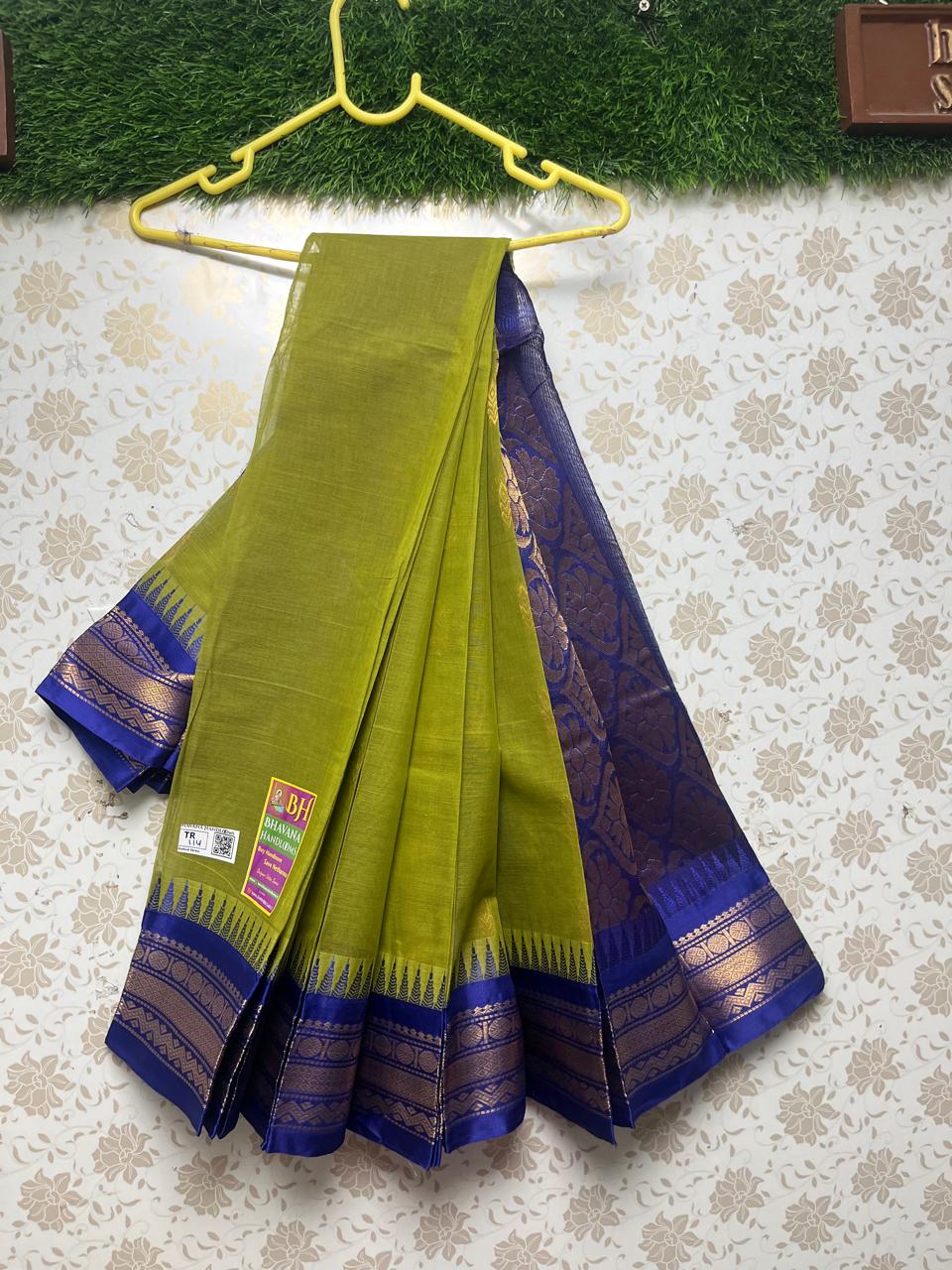 Gadwal Handloom Cotton Saree with Royal Blue Border