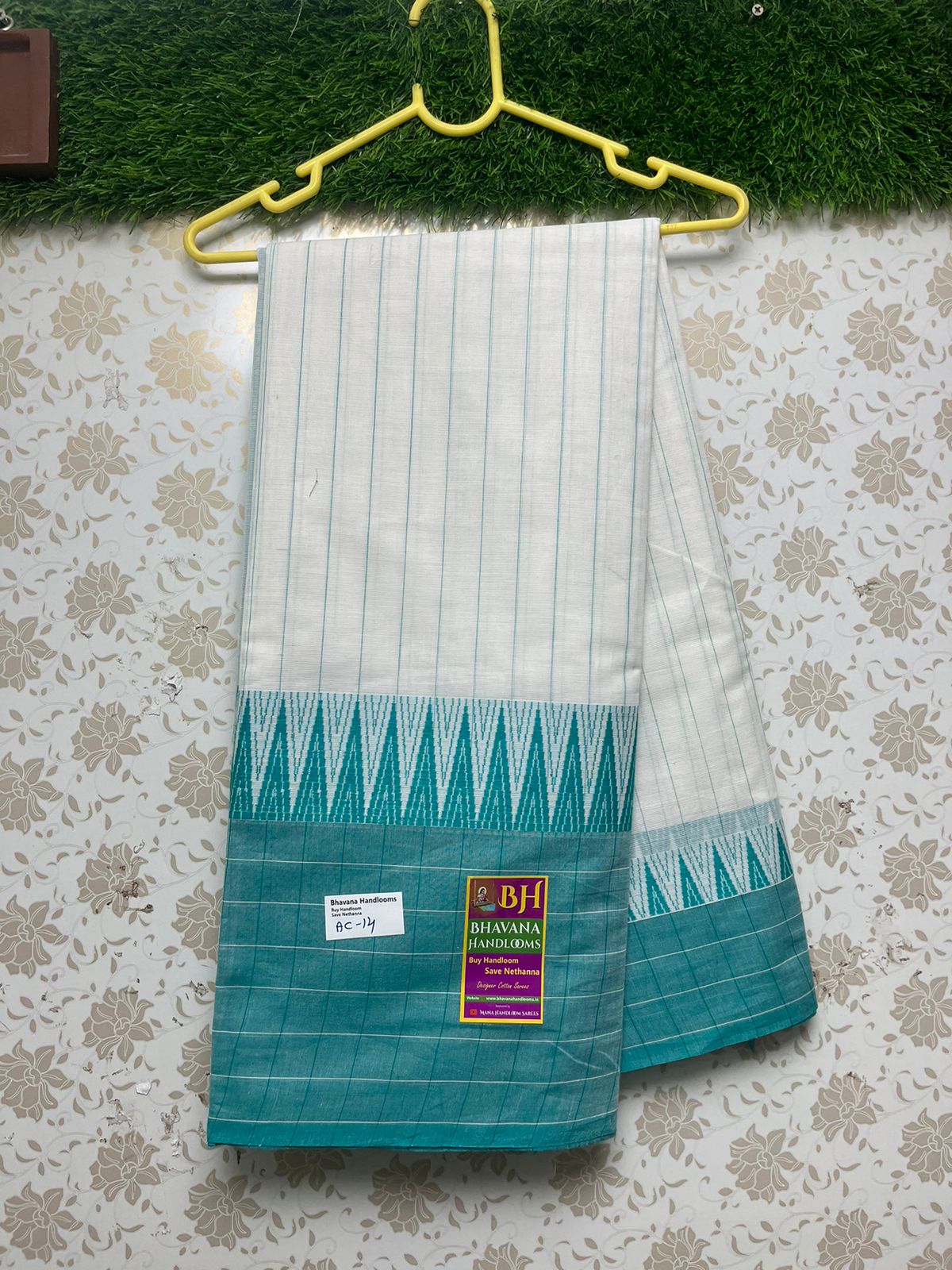 Handloom Nagari Cotton Saree With Teal Border