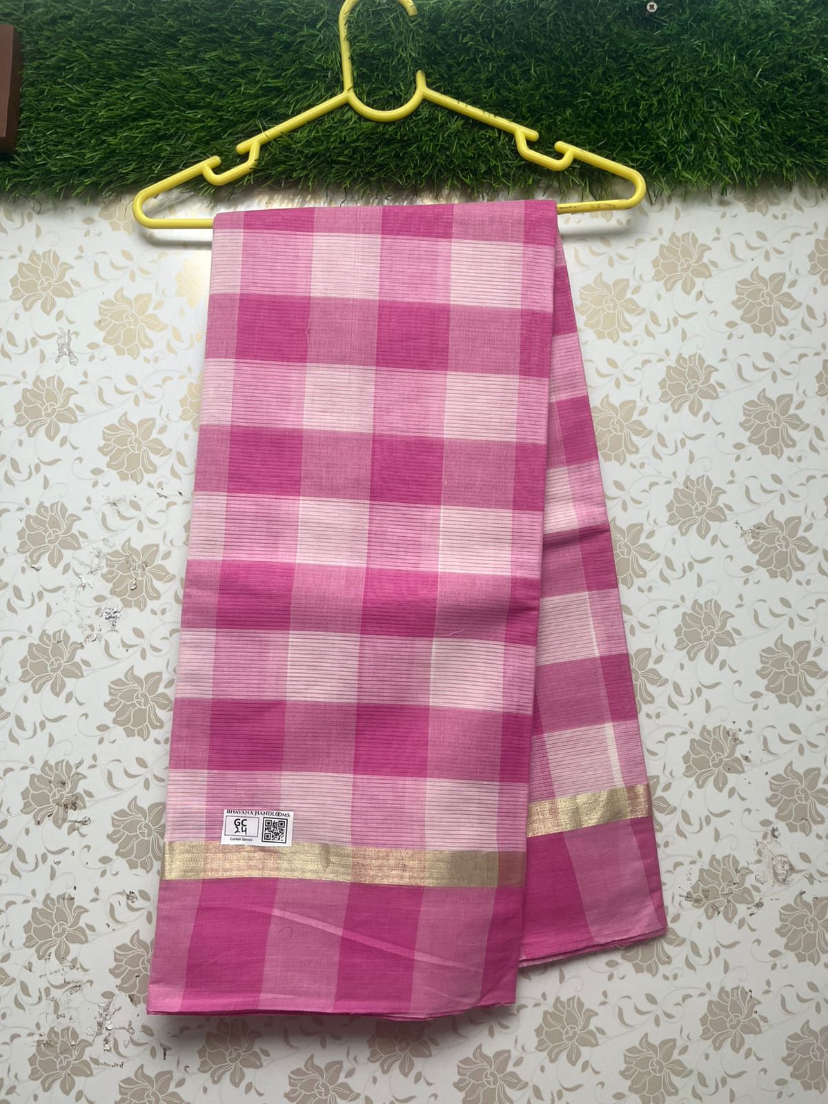 Handloom Wooven Daily Wear Cotton Saree with Pink Color With Check's Pattern