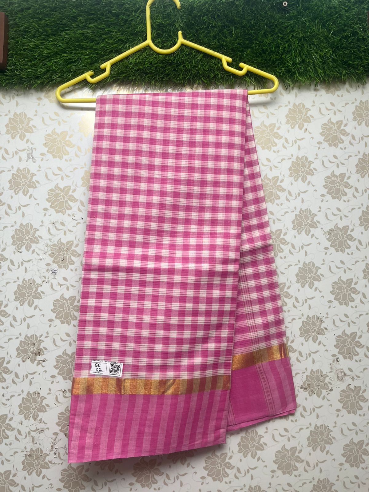 Handloom Wooven Daily Wear Cotton Saree with Baby Pink Color With Check's Pattern